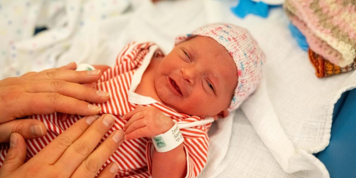 Geboren im Klinikum: Osnabrücks Neujahrsbaby 2025 heißt Samira