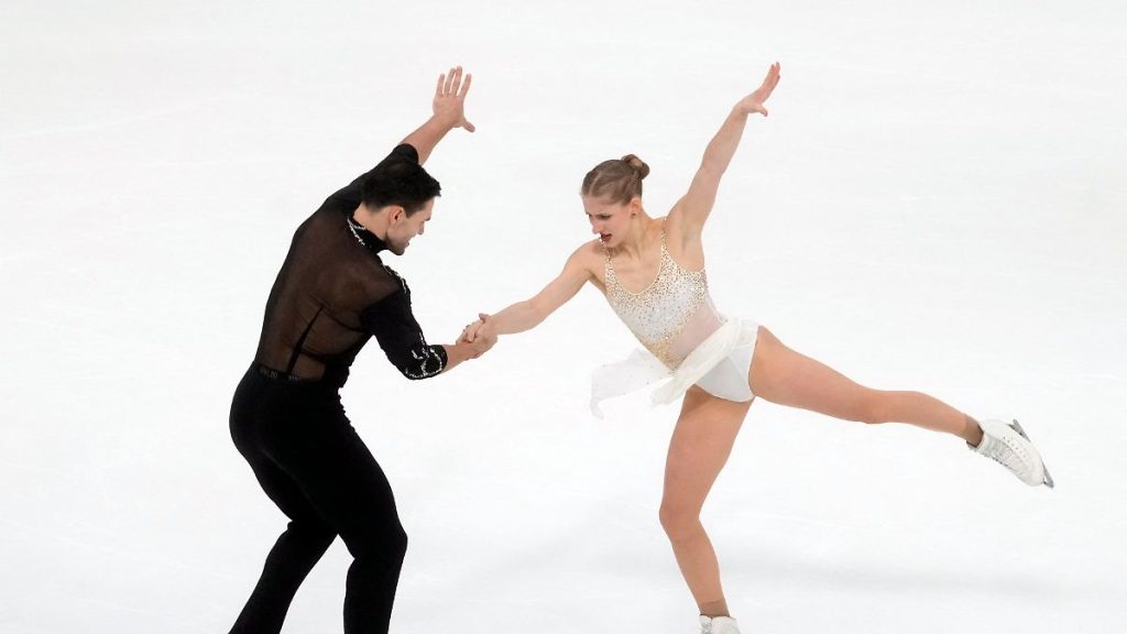 Minerva-Fabienne Hase und Nikita Volodin: Deutsche Figur Skating-Duo holt sich mit einem spektakulären Freestyle em Gold