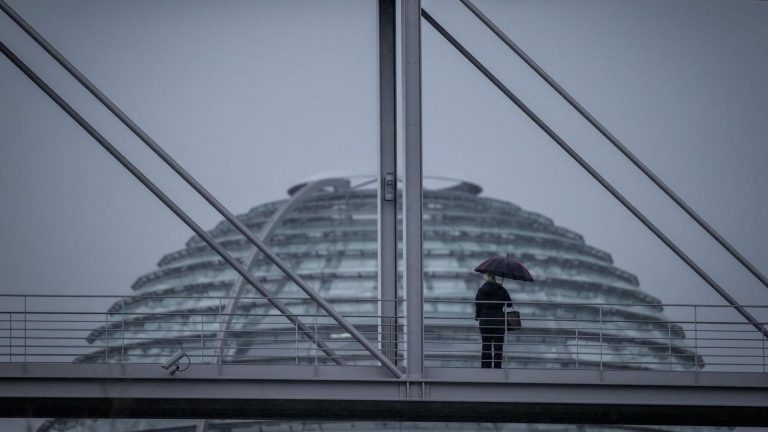 Verkämpftes Begrenzungsgesetz: Union bringt in ein kontroverses Migrationsgesetz in den Bundestag ein