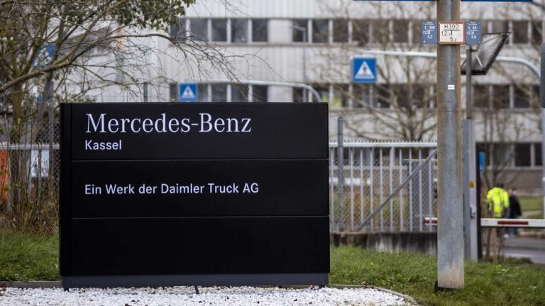 Daimler Truck möchte eine Milliarde sparen – betroffene Arbeit in Kassel?