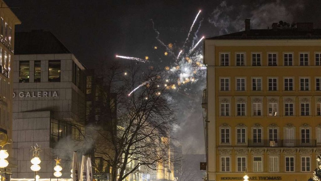 Polizisten mit Feuerwerk beschossen: Hunderte randalieren in München