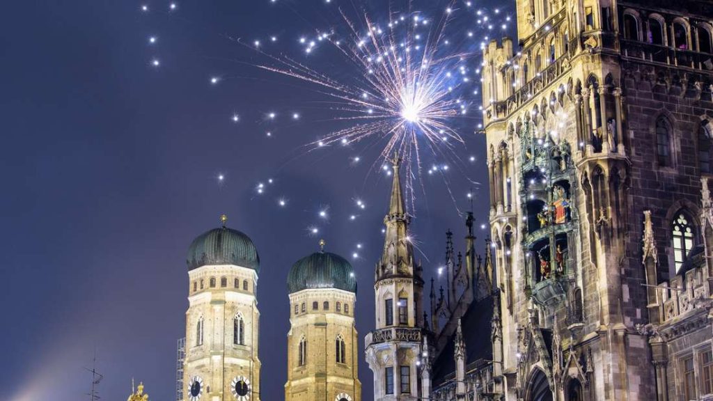 Hunderte Einsätze, verletzte Beamte – Münchner Polizei zieht erste Silvester-Bilanz