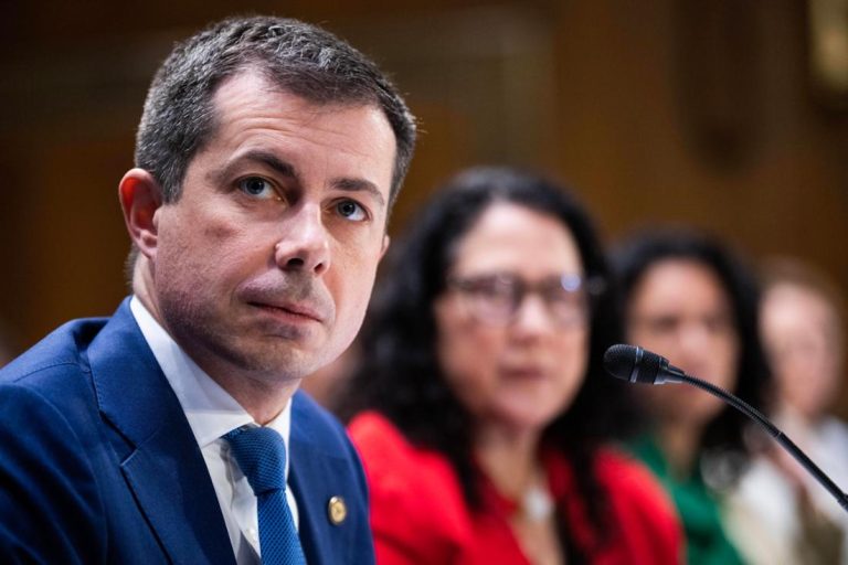 Democrat Buttigieg Counters Trump Vorwürfe-„verachtet“