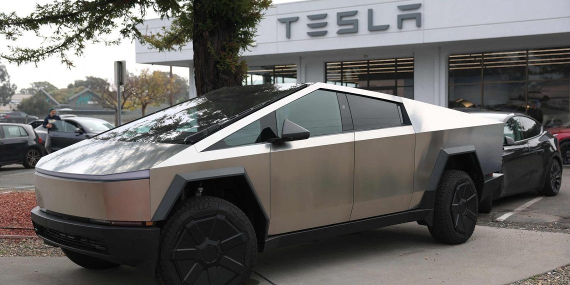 Tesla-Cybertruck explodiert plötzlich vor Trump-Hotel – ein Toter