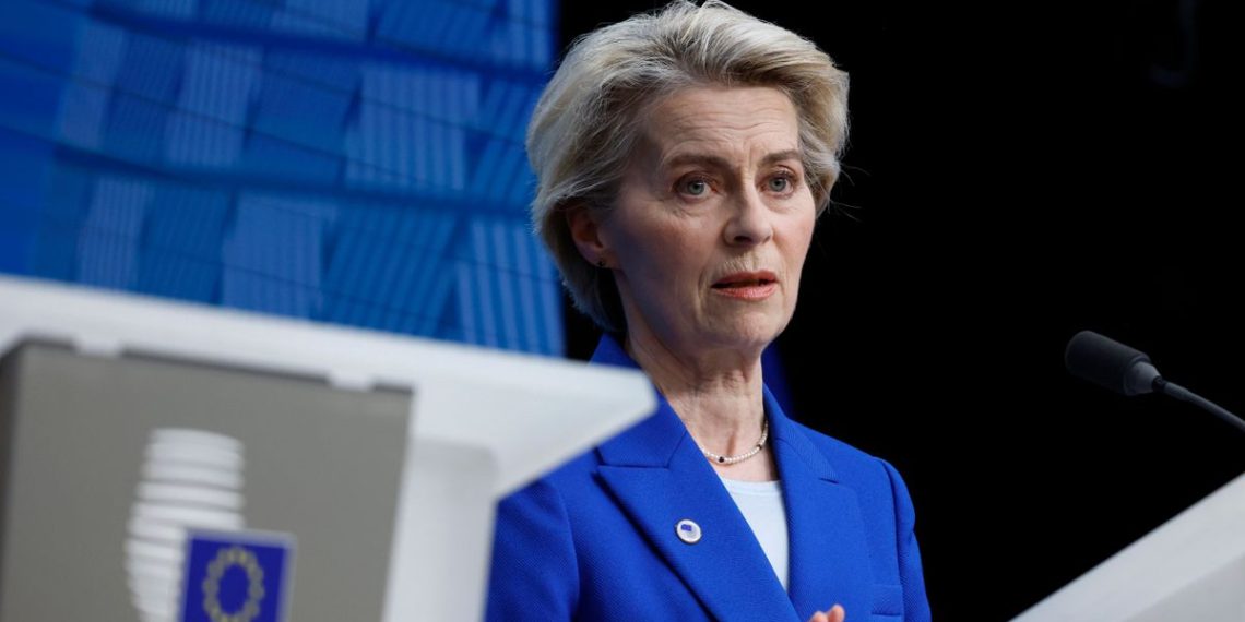 Ursula von der Leyen: Politikerin sagt Reisen wegen Lungenentzündung ab