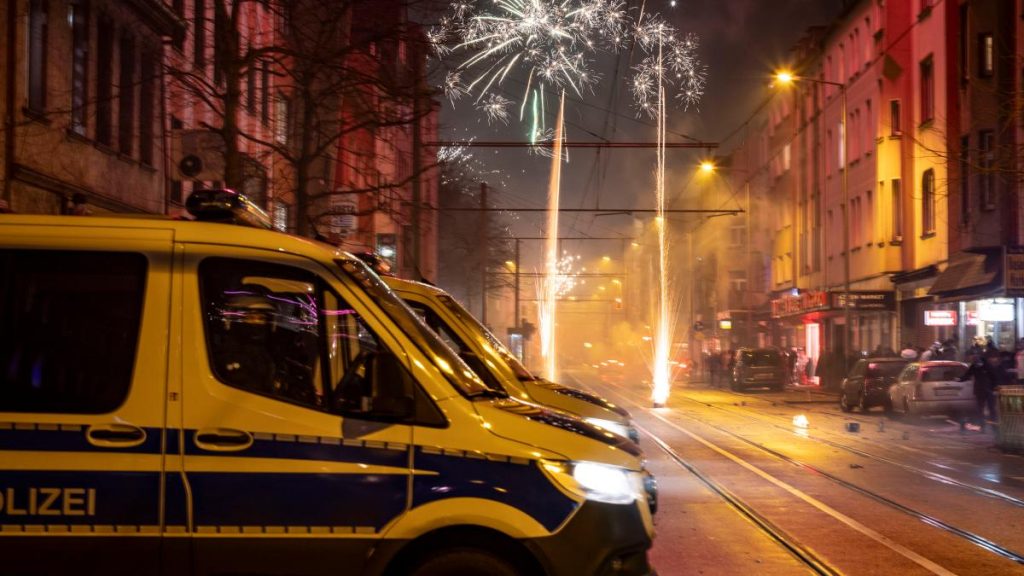 Junger Mann starb in der Silvesternacht: Mutmaßlicher Verkäufer von Kugelbomben festgenommen