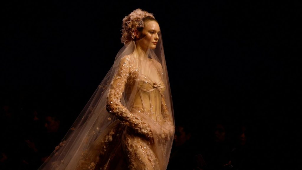 Haute Couture Week in Paris: Designer präsentieren Sommer- und Frühlingssammlungen