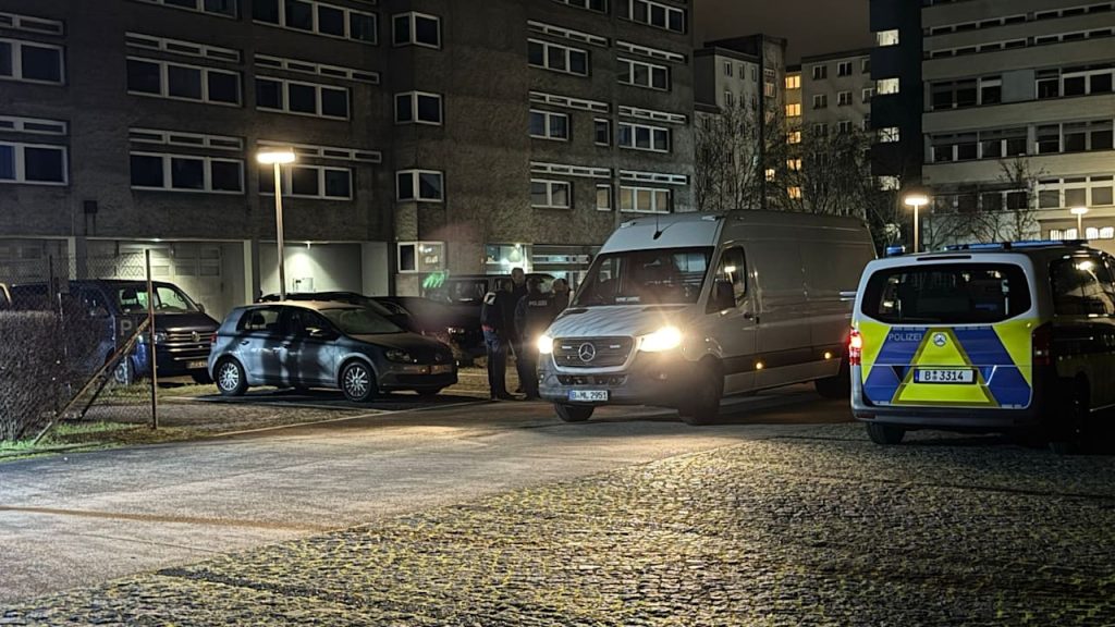 Berlin-Wittenau: Nach Explosion vor Wache – Polizist droht Erblindung | Regional