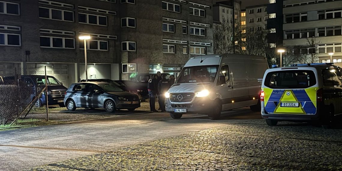 Berlin-Wittenau: Nach Explosion vor Wache – Polizist droht Erblindung | Regional