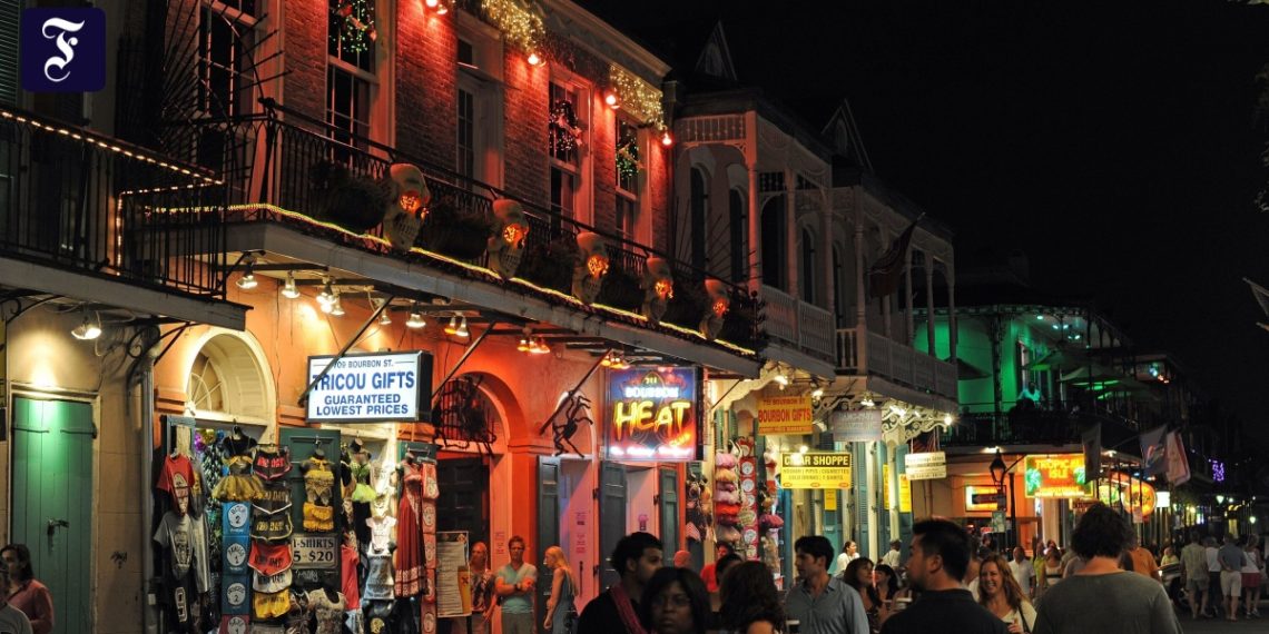 Autofahrer rast in Menschenmenge – zehn Tote