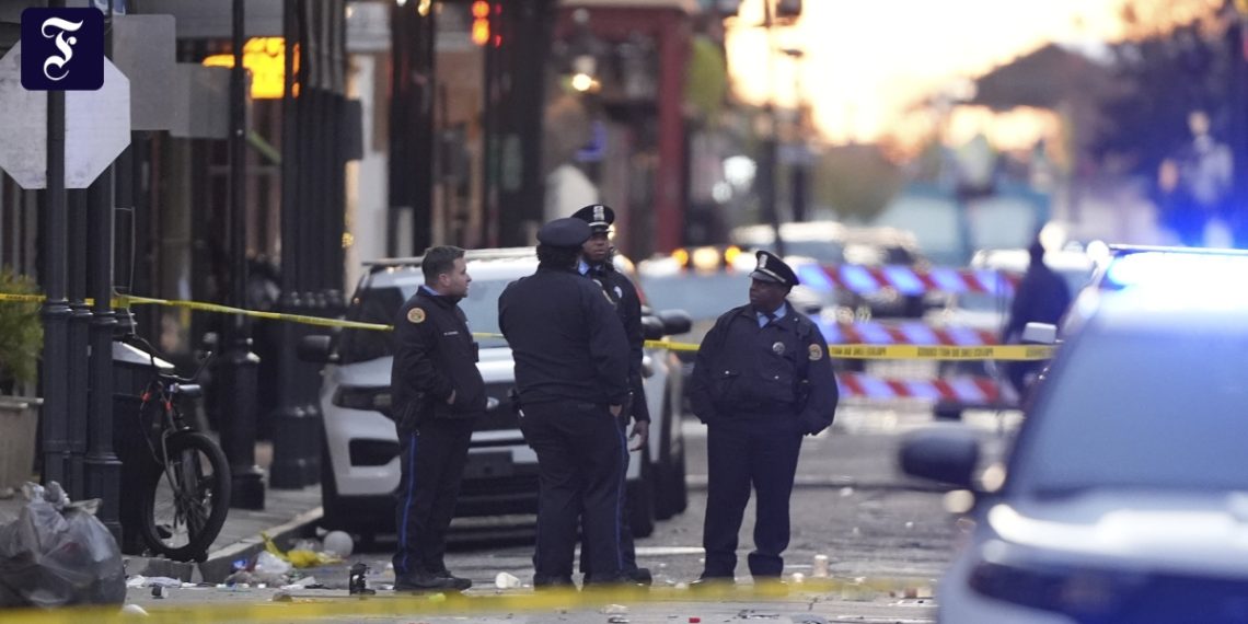 Autofahrer rast in Menschenmenge – zehn Tote