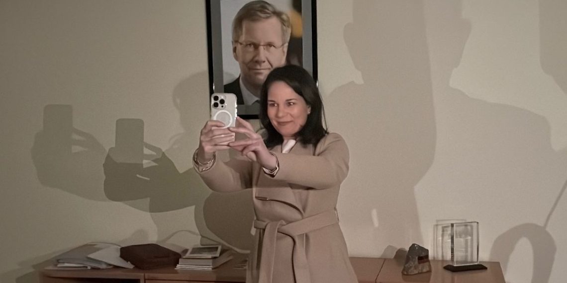 Besichtigung in Damaskus: Baerbock entdeckt Wulff-Porträt in geschlossener Botschaft