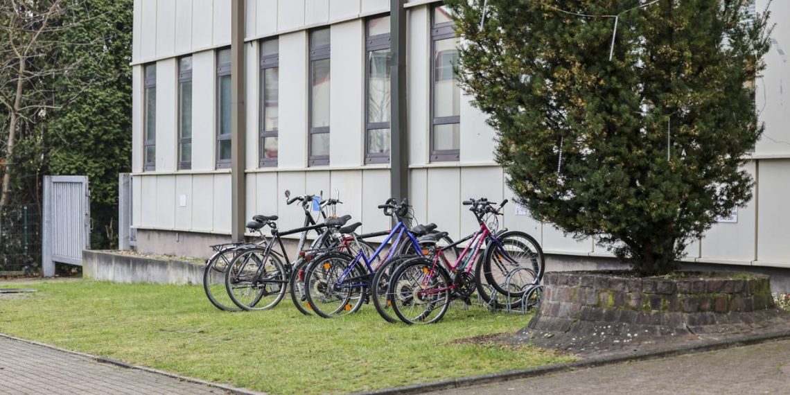 Deutlich weniger Asylanträge 2024 – Kommunen klagen weiter