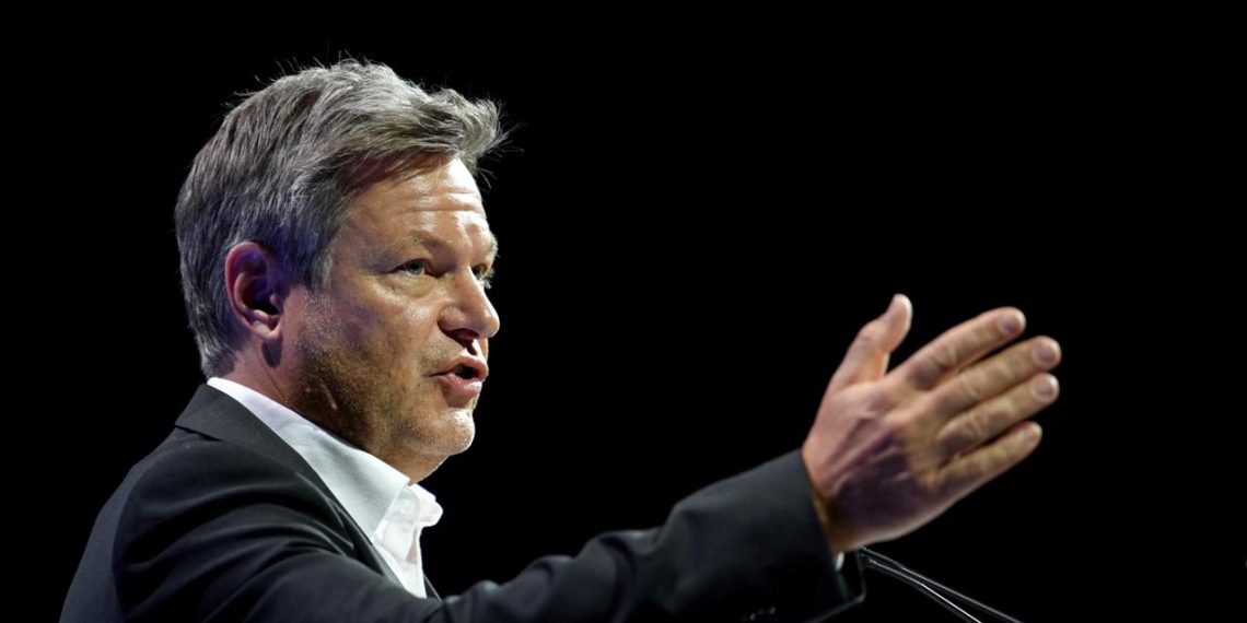 Habeck für deutliche Steigerung der Verteidigungsausgaben