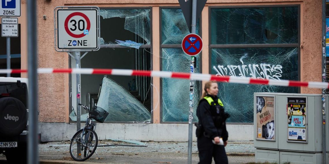 „Mama, da sind Scherben“ 36 Berliner Wohnungen nach Kugelbomben-Explosion unbewohnbar – Betroffene berichten – Tagesspiegel