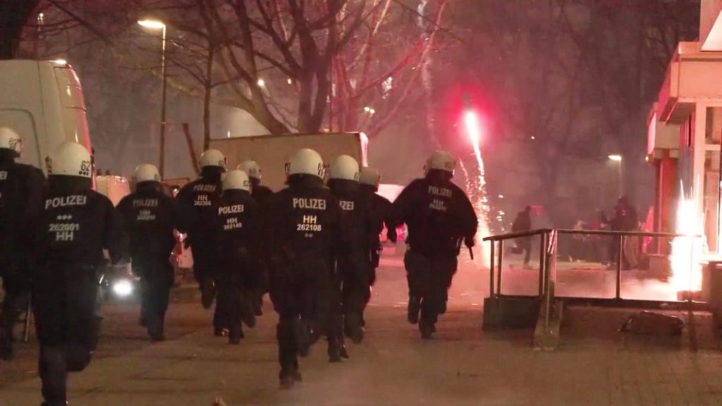 Angriffe auf Einsatzkräfte in Hamburg: Polizeigewerkschaft fordert Konsequenzen | NDR.de – Nachrichten