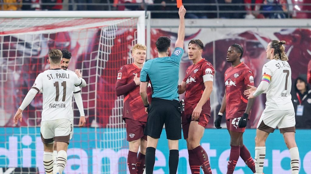 Bundesliga: große Aufregung beim Sieg von RB Leipzig: Willi Orban fliegt mit Rot aus dem Spielfeld | Sport