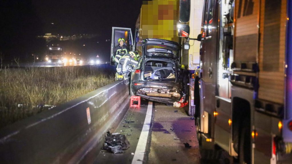 LKW -Autos und Autos kollidieren auf A7 in Oberfeld