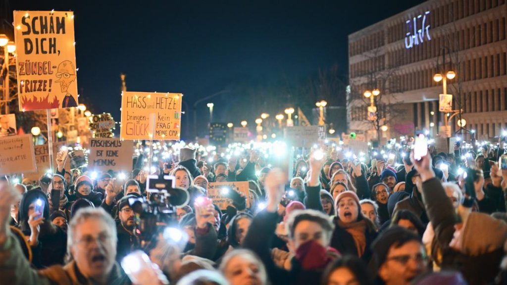 Berlin: 160.000 Menschen zeigen gegen die Arbeit mit der AFD