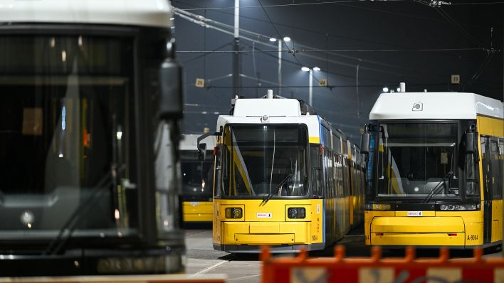 Live -Ticker zum BVG -Warnschlag: Die Fahrer von Bussen, U -Bahnen und Straßenbahnen in Berlin begannen mit Streik