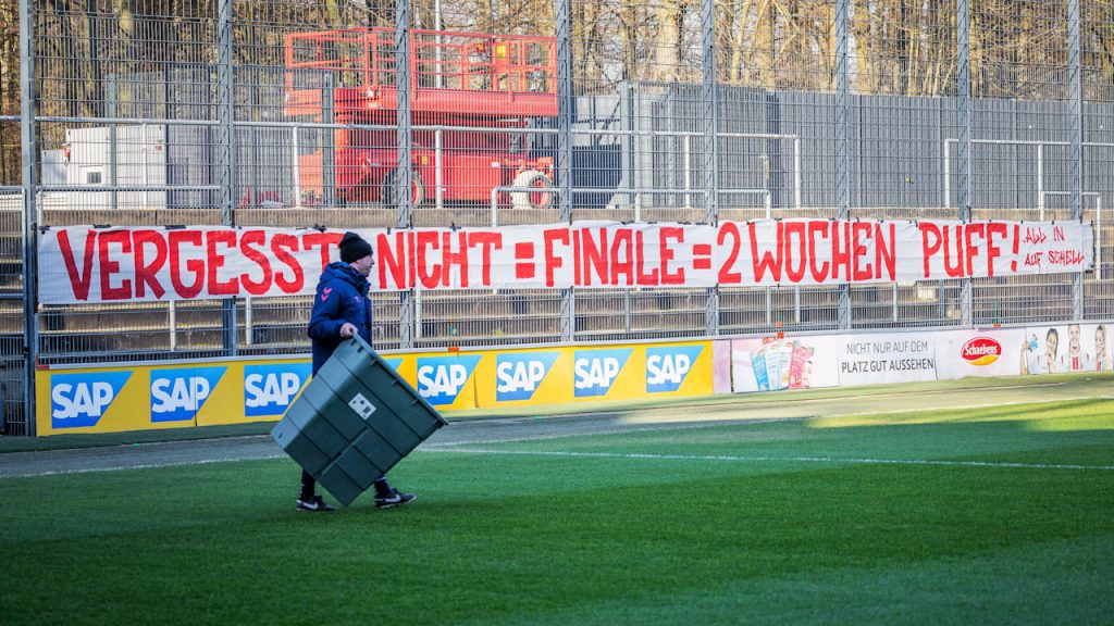 1. FC Köln: FC Training: Puffmotivation vor dem Cup -Derby in Leverkusen | Sport