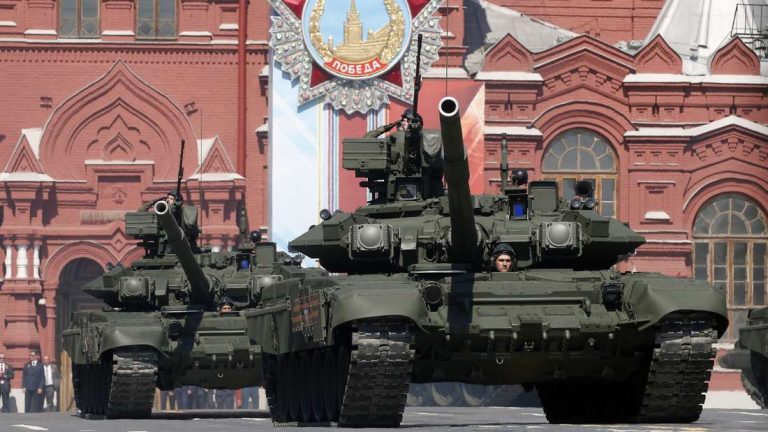 Putins Parade-Rüstung T-90 enthüllt Defizite im Ukrainekrieg