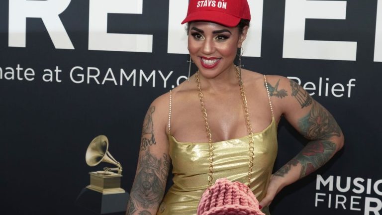 Joy Villa provoziert mit Trump Hut-Lady Gaga reagiert