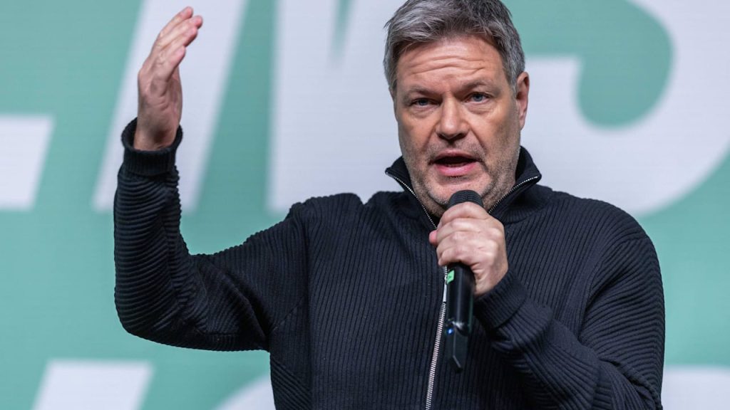 Grüne auf der Dose: Zoff um Habecks „Sicherheitsoffensive“ | Politik