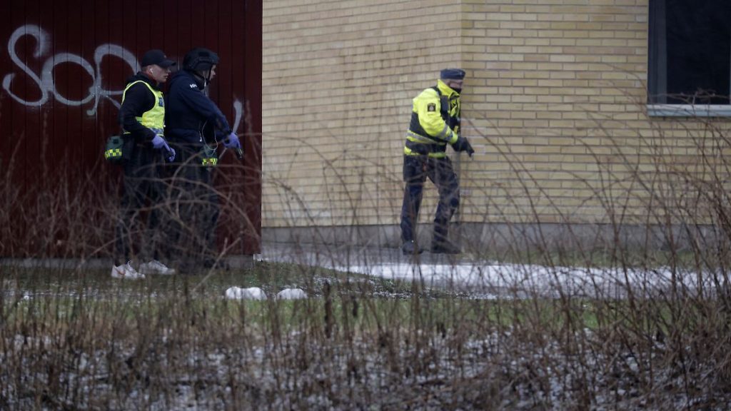 Großer Einsatz der Polizei: Mindestens fünf Verletzungen von Schüusen in der Schule in Schweden