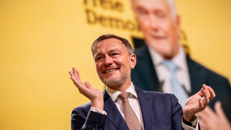 FDP -Chef auf dem Parteikongress: Lindner betrachtet Merz als einen Fall für „assistierte Governance“