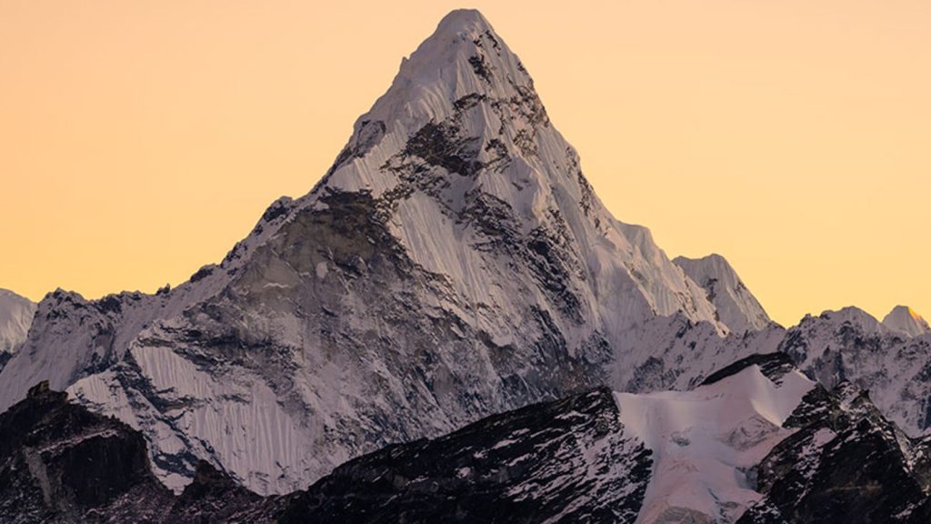 Mount Everest bedroht den Wettbewerb: Nicht mehr der höchste Berg der Welt?