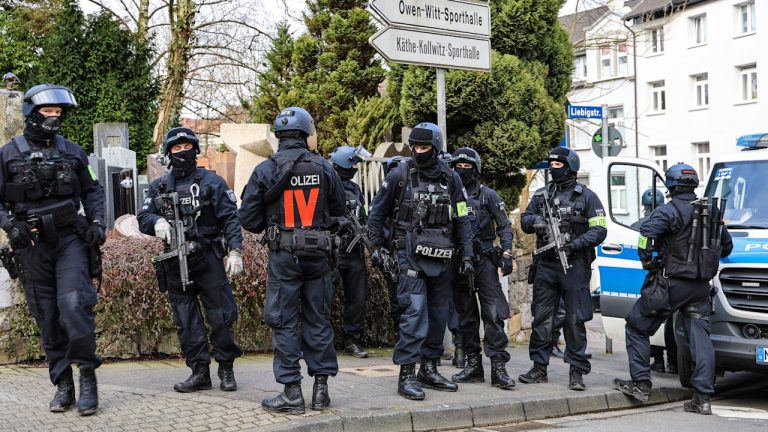 Hagen (NRW): Armedter wollte die Schule stürmen – Polizeieinsatz! | Nachricht