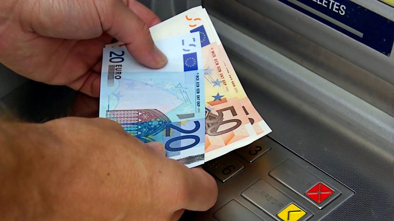 Neue Gebühr? Kunden sollten 80 Euro bei der DKB und der Deutschen Bank bezahlen