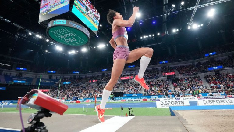 Leichtathletik: Malaika Mihambo feiert den Sieg bei der Weitsprungrevolution »Startzone«