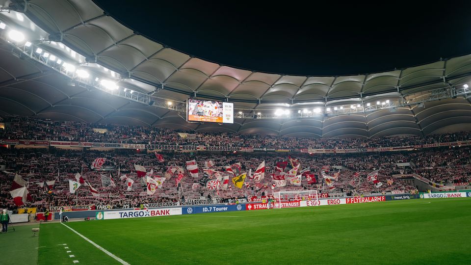 Besucher FOS für das Heimspiel DFB Cup gegen FC Augsburg-VFB Stuttgart