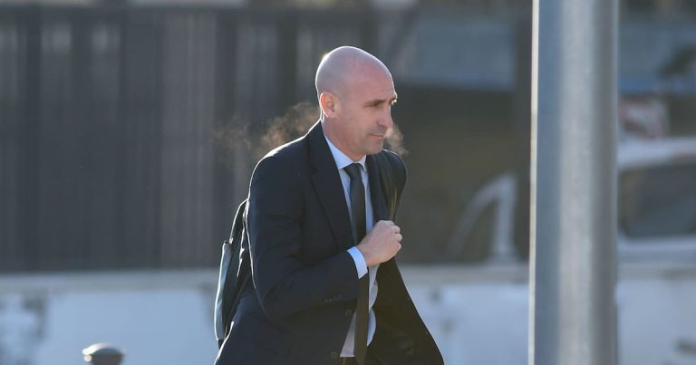 Lippenleser lindert Luis Rubiales vor Gericht