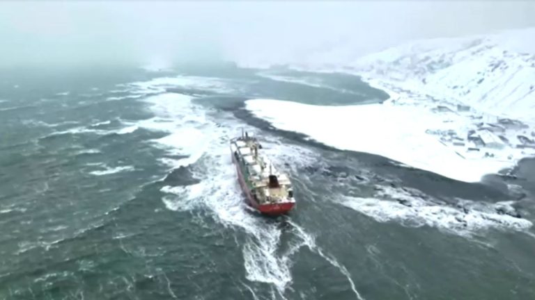 Am höchsten Alarm aufgerufen: Chinesisches Schiff läuft vor der russischen Insel auf dem Boden