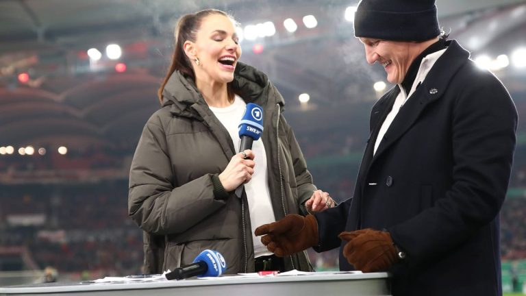 Neugieriger Fernseh Moment zwischen Sedlaczek und Schweinsteiger