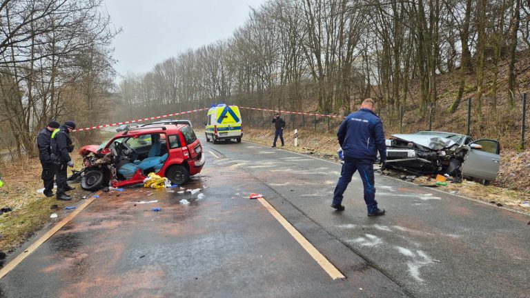 Viele Unfälle aufgrund von glatten Straßen in NRW News