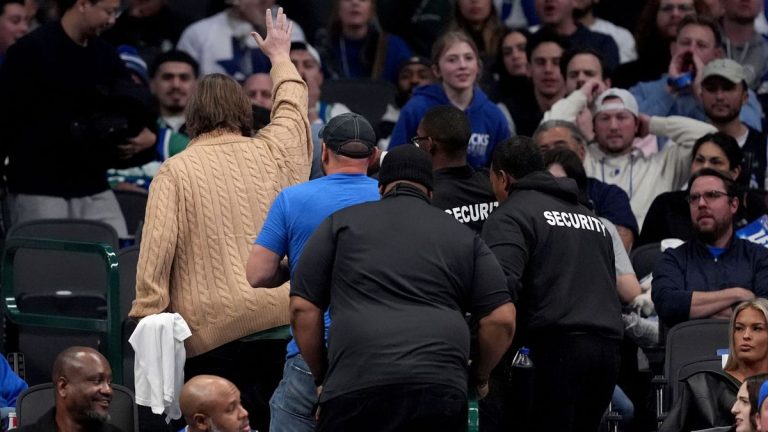 NBA: Wechsel von Luka Dončić – Proteste in Dallas Mavericks, Fans, die aus der Halle geworfen werden