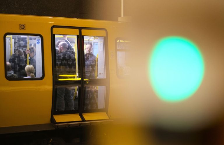 Störung bei BVG: Stehen auf mehreren U -Bahn -Linien stehen