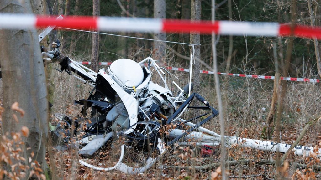 Tödlicher Hubschrauberabsturz: Wiederherstellte Wrackteile | BR24