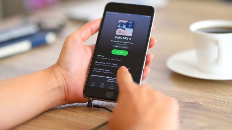 Spotify schreibt Schwarz das ganze Jahr über das erste Mal das ganze Jahr über