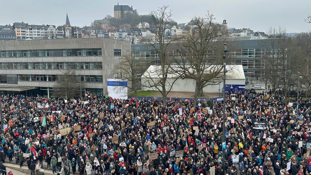 Vor den Bundestag -Wahlen: 14.000 zeigen in Marburg für die Demokratie und gegen den Rechtsextremismus | Hessenschau.de