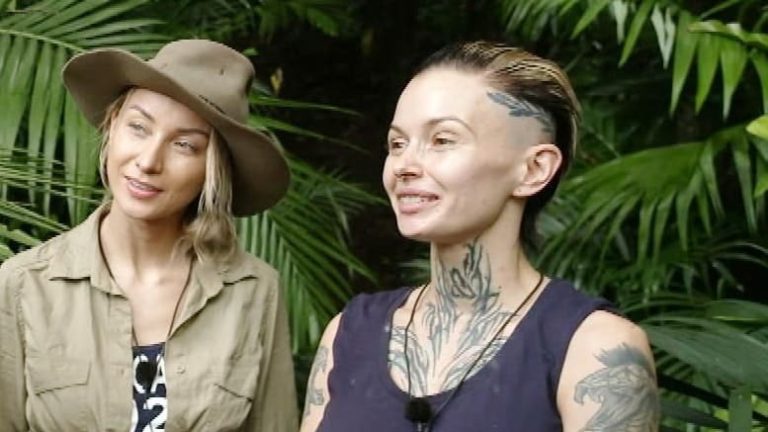 Jungle Camp: Zoff im Kandidatenhotel! Anna -Carina Woitschack in der Mitte – Bild