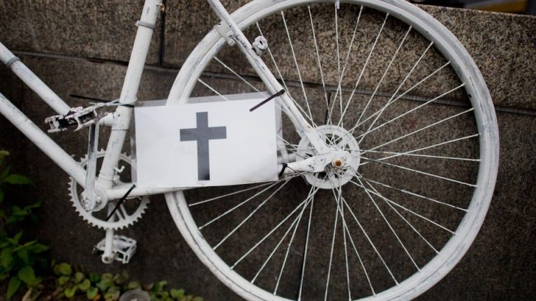 Mann in Hoyerswerda fand neben einem Fahrrad tot