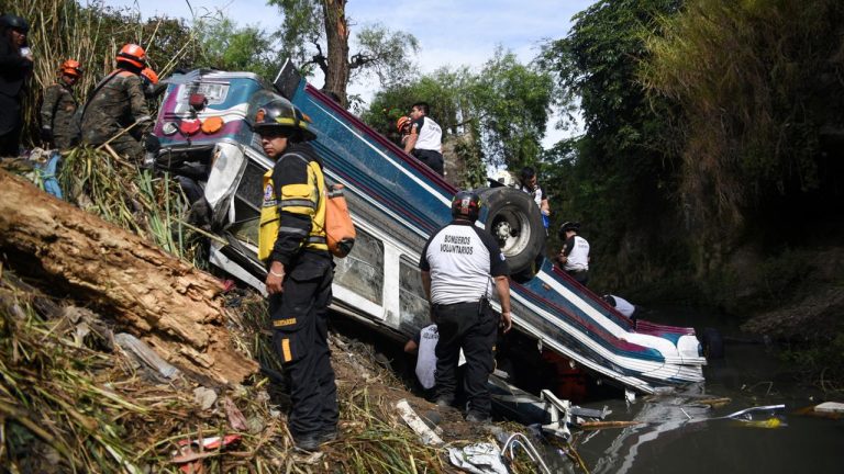 Bus fällt von der Brücke – mehr als 50 Todesfälle in Guatemala