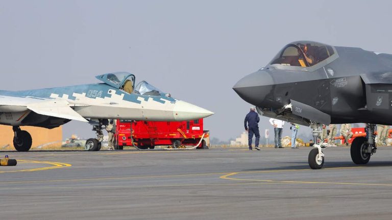 SU-57 und F-35 Auge im Auge: Showdown der Super-Fighting-Jets in Indien