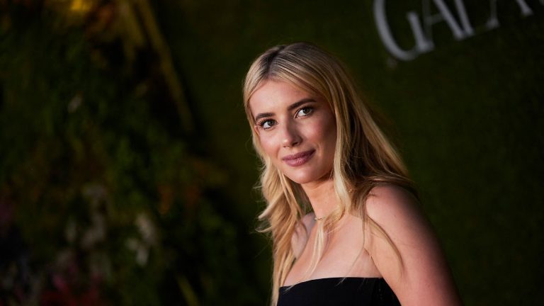 „Pretty Woman“ Vibes: Emma Roberts überrascht mit roter Mähne