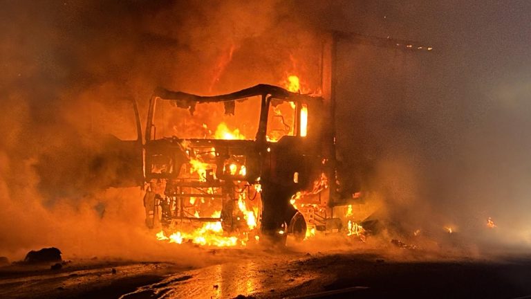 LKW auf A7 in Flammen – Stunden der Blockierung in Richtung Fulda ➤ Hessen am Morgen: Die Nachrichten im Ticker | Hessenschau.de